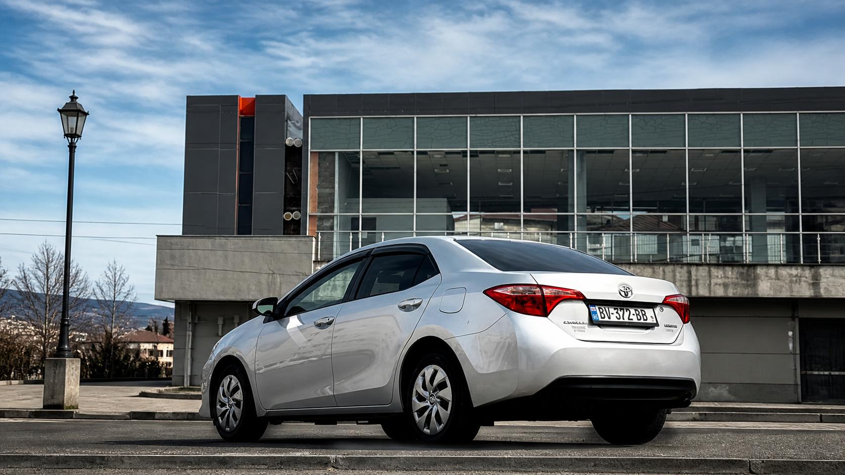Toyota Corolla — exterior view 5