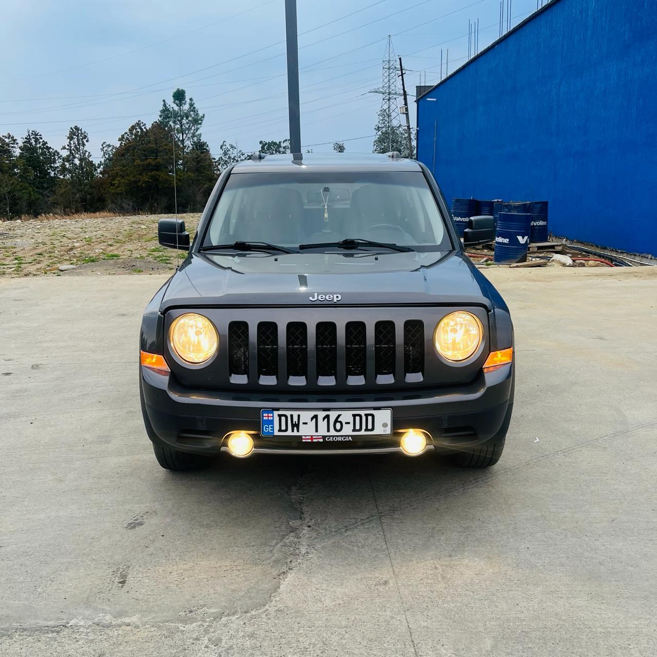 Jeep Patriot 4x4 — exterior view 5