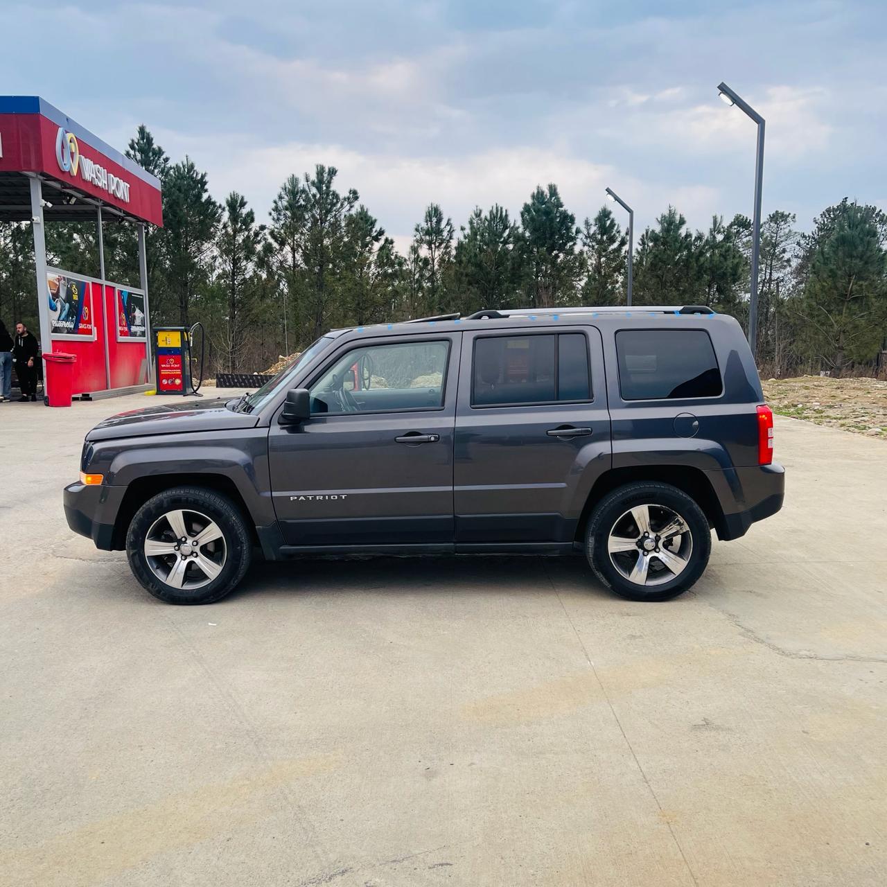 Jeep Patriot 4x4 — exterior view 6