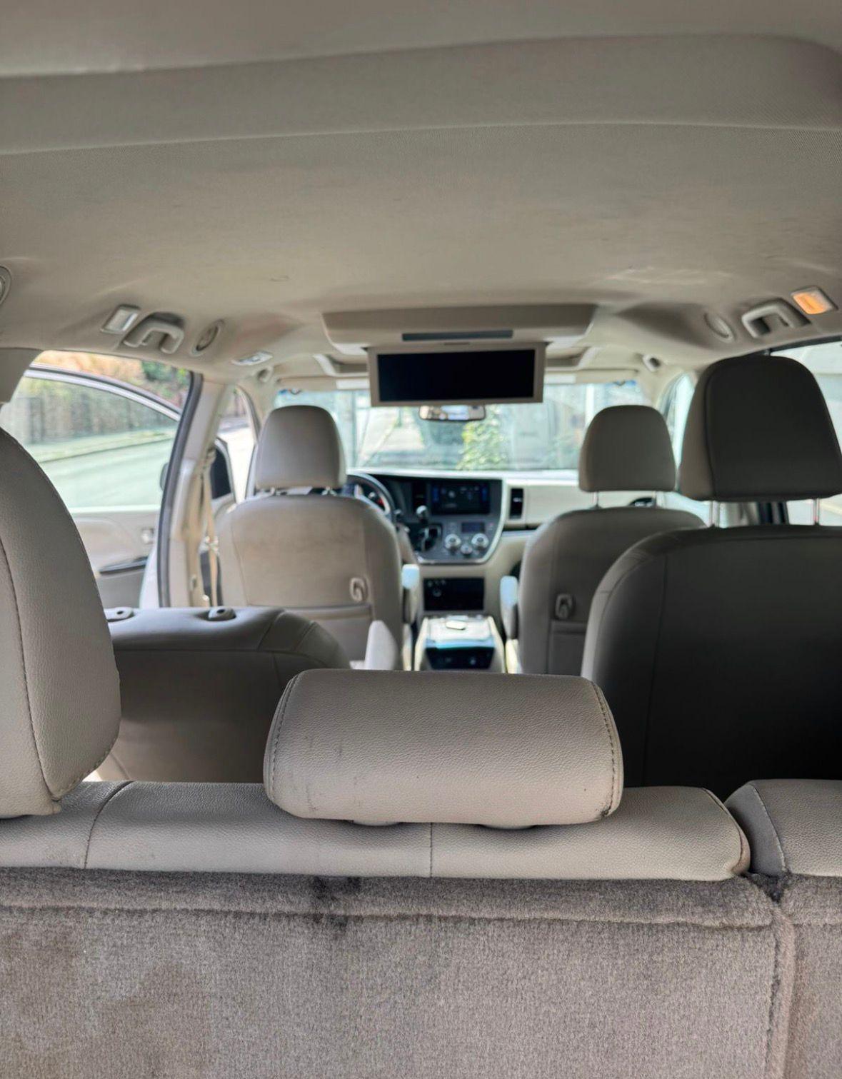 Toyota Sienna — exterior view 6