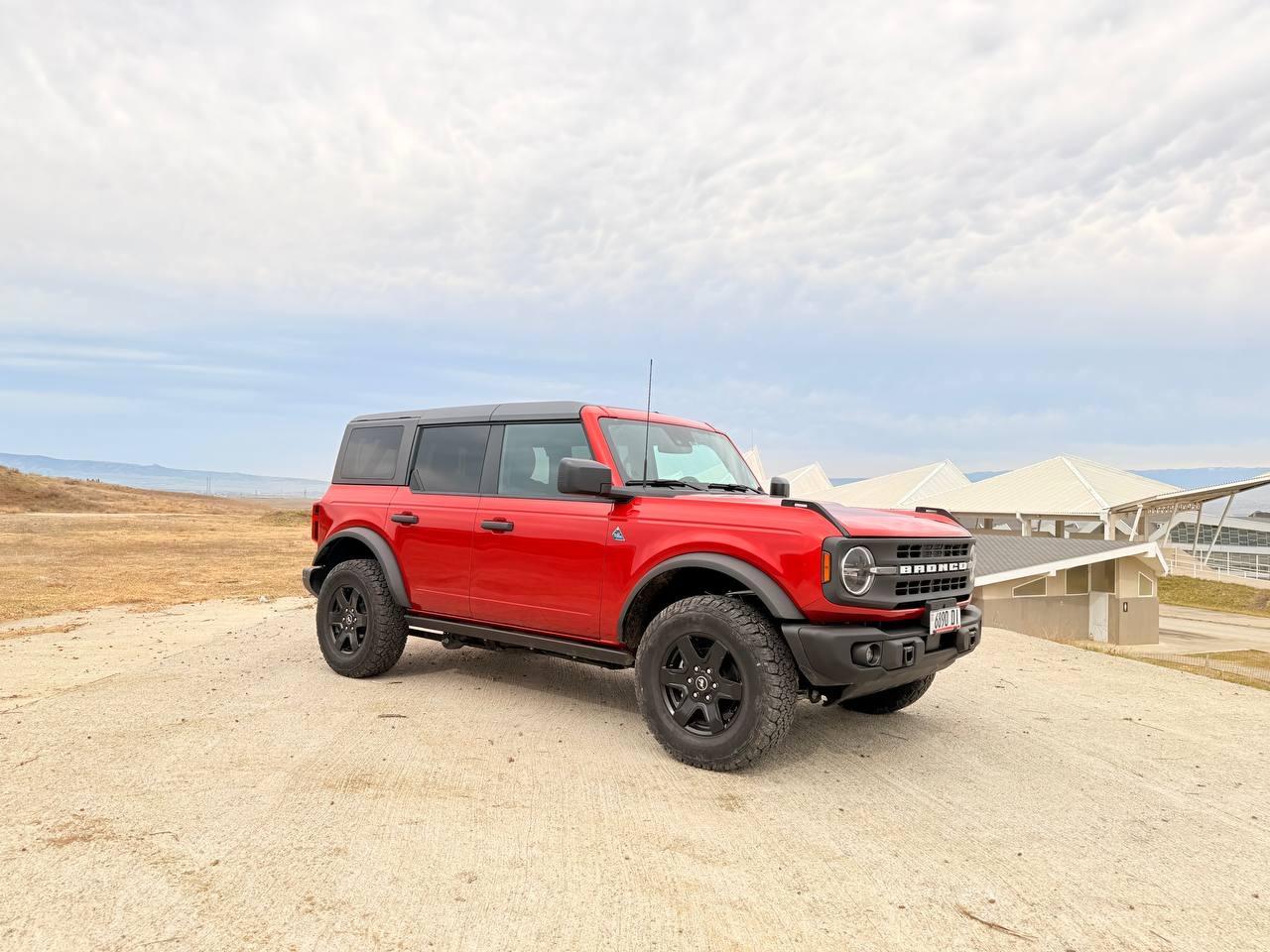 Ford Bronco — exterior view 3