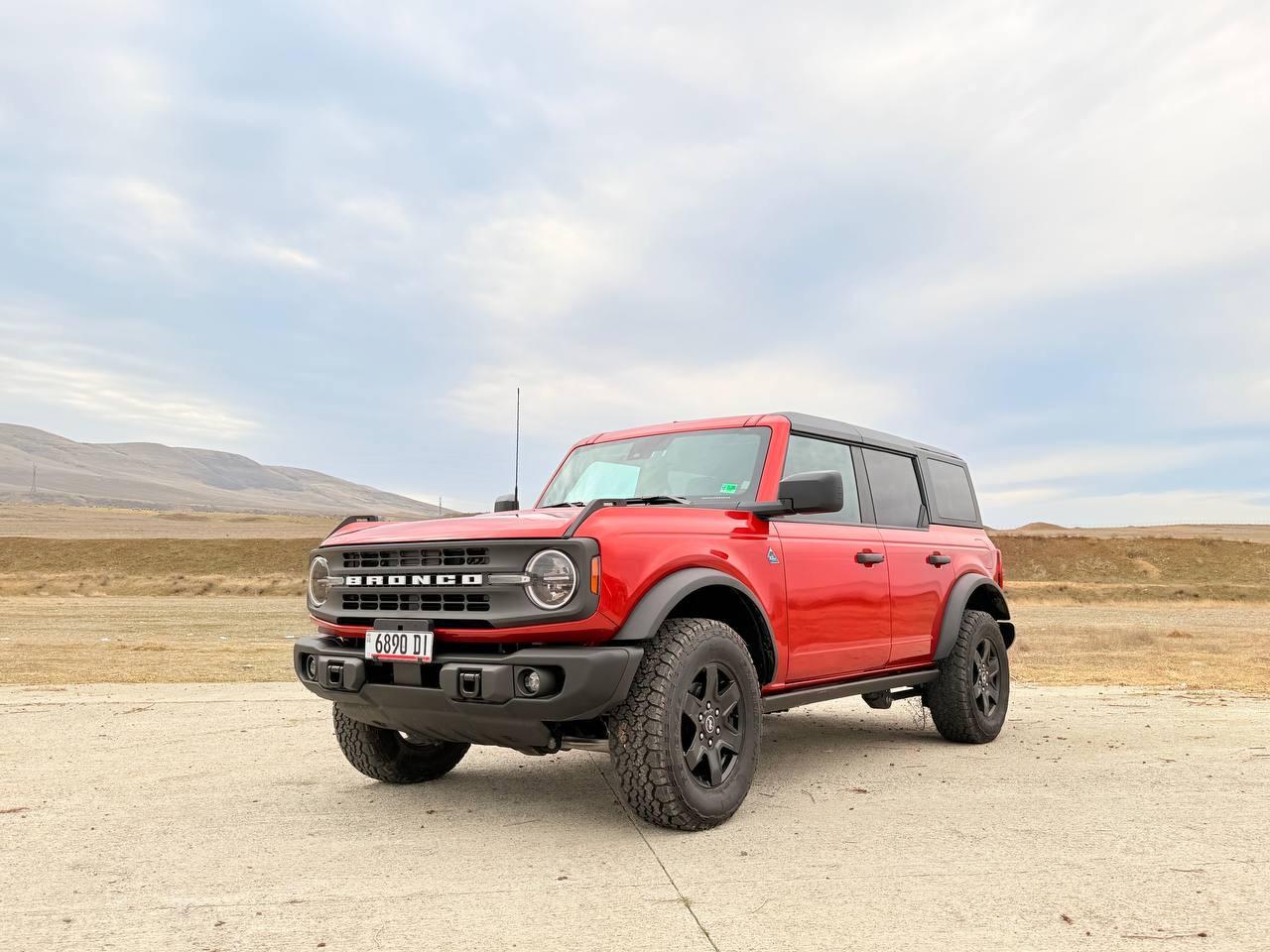 Ford Bronco — exterior view 4