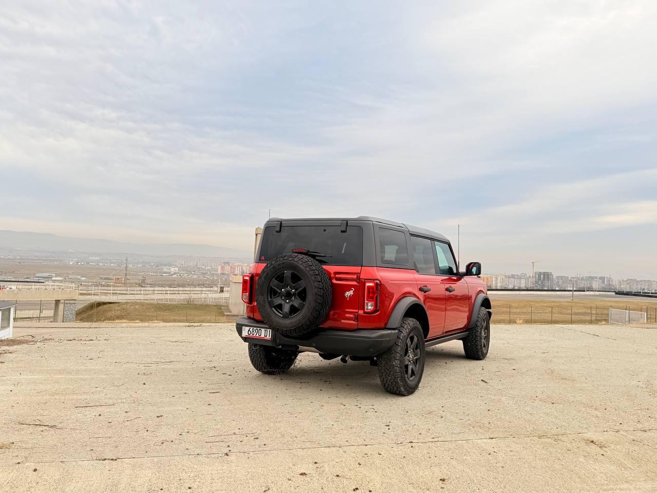 Ford Bronco — exterior view 5