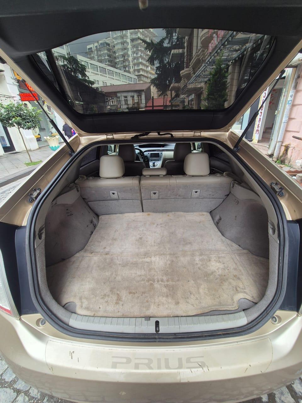 Toyota Prius Hybrid — exterior view 5