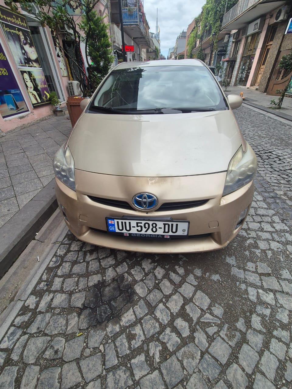 Toyota Prius Hybrid — exterior view 7