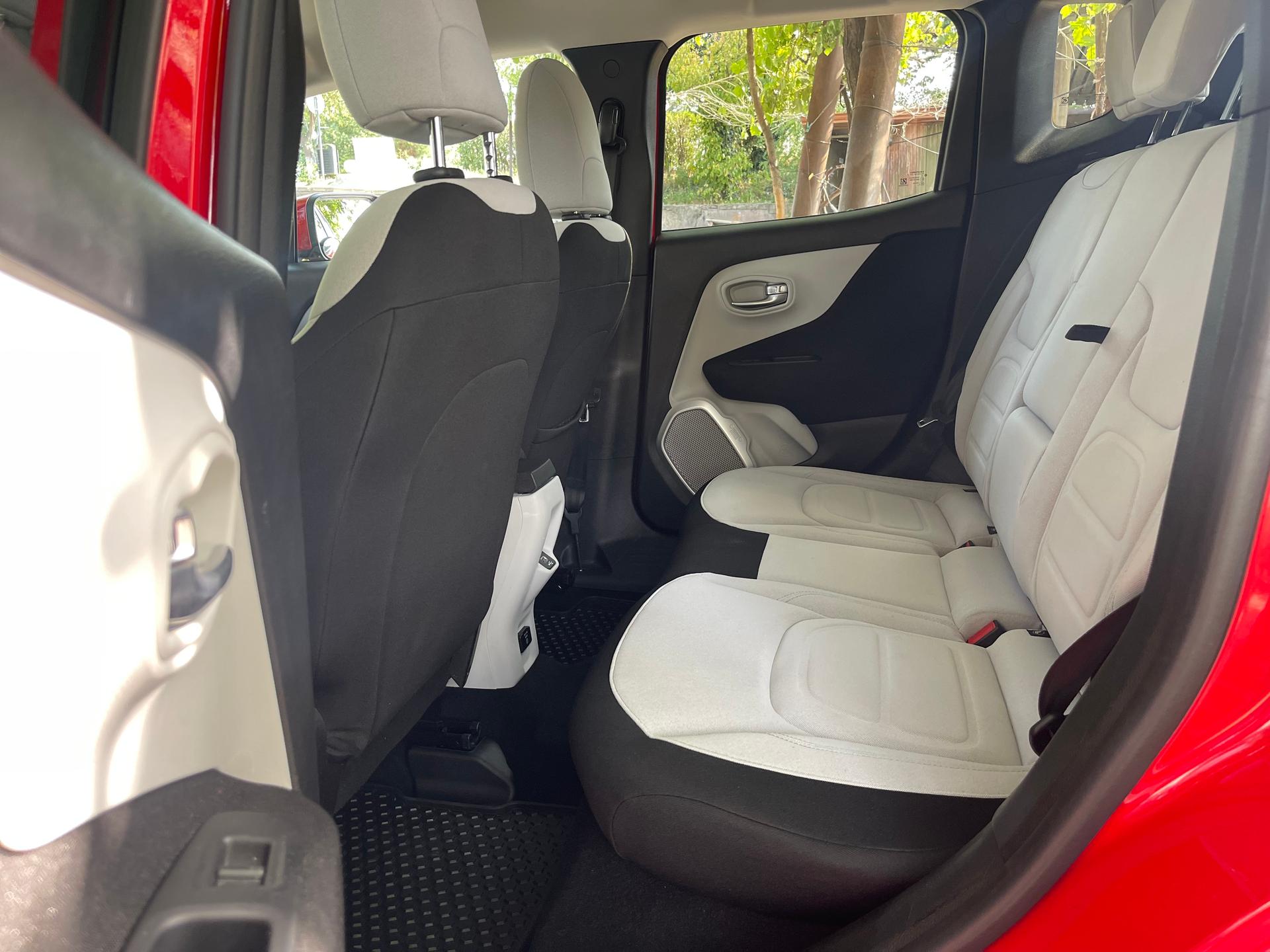 Jeep Renegade — exterior view 6