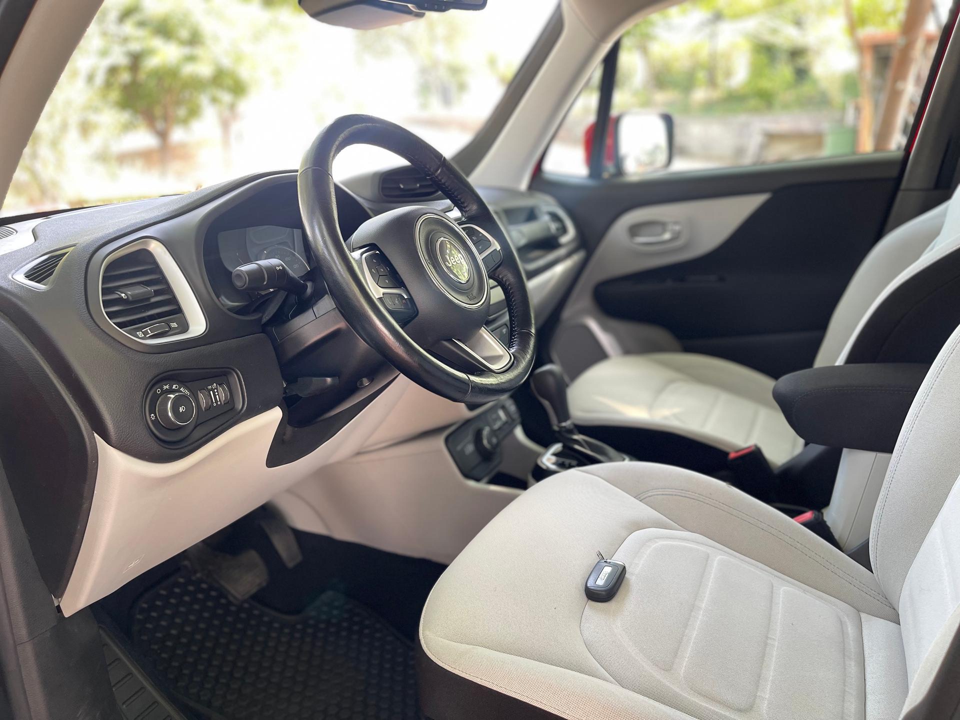 Jeep Renegade — exterior view 8