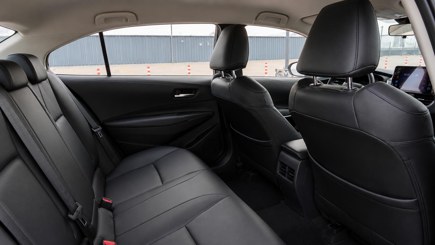 Toyota Corolla — exterior view 6