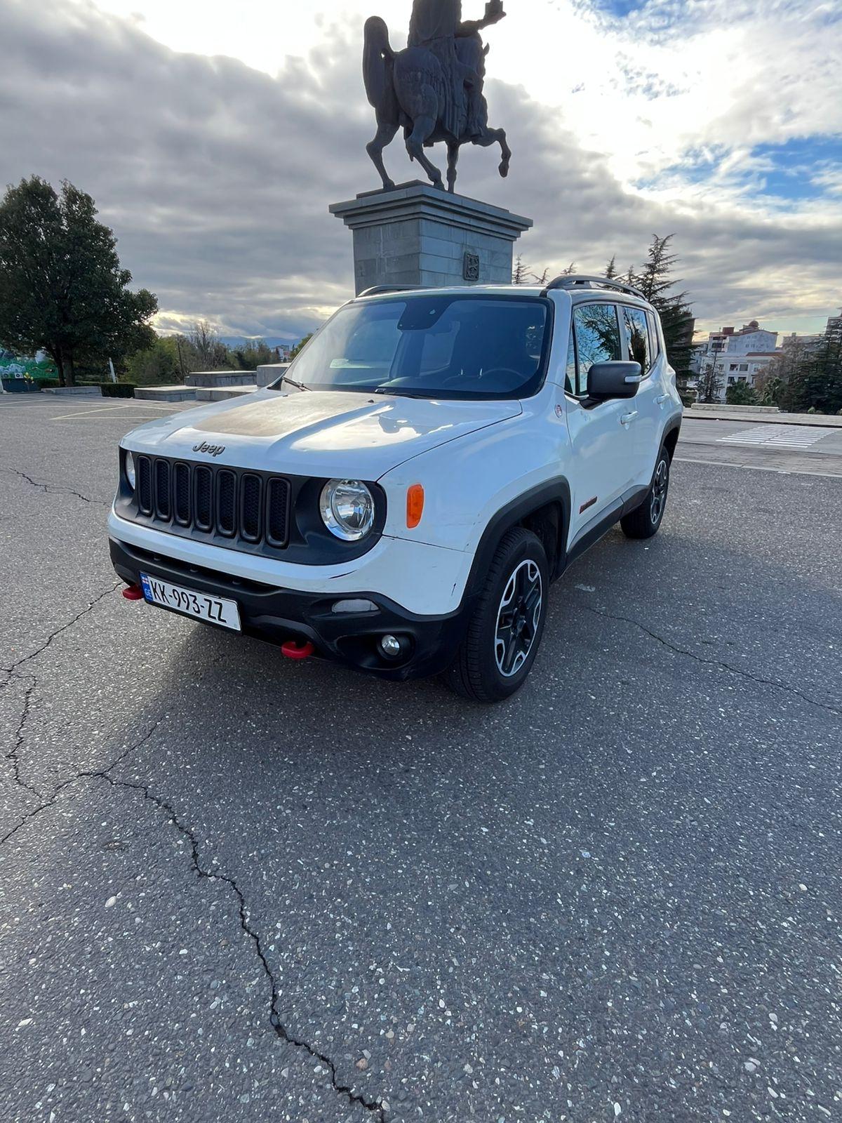 Jeep Renegade — exterior view 2