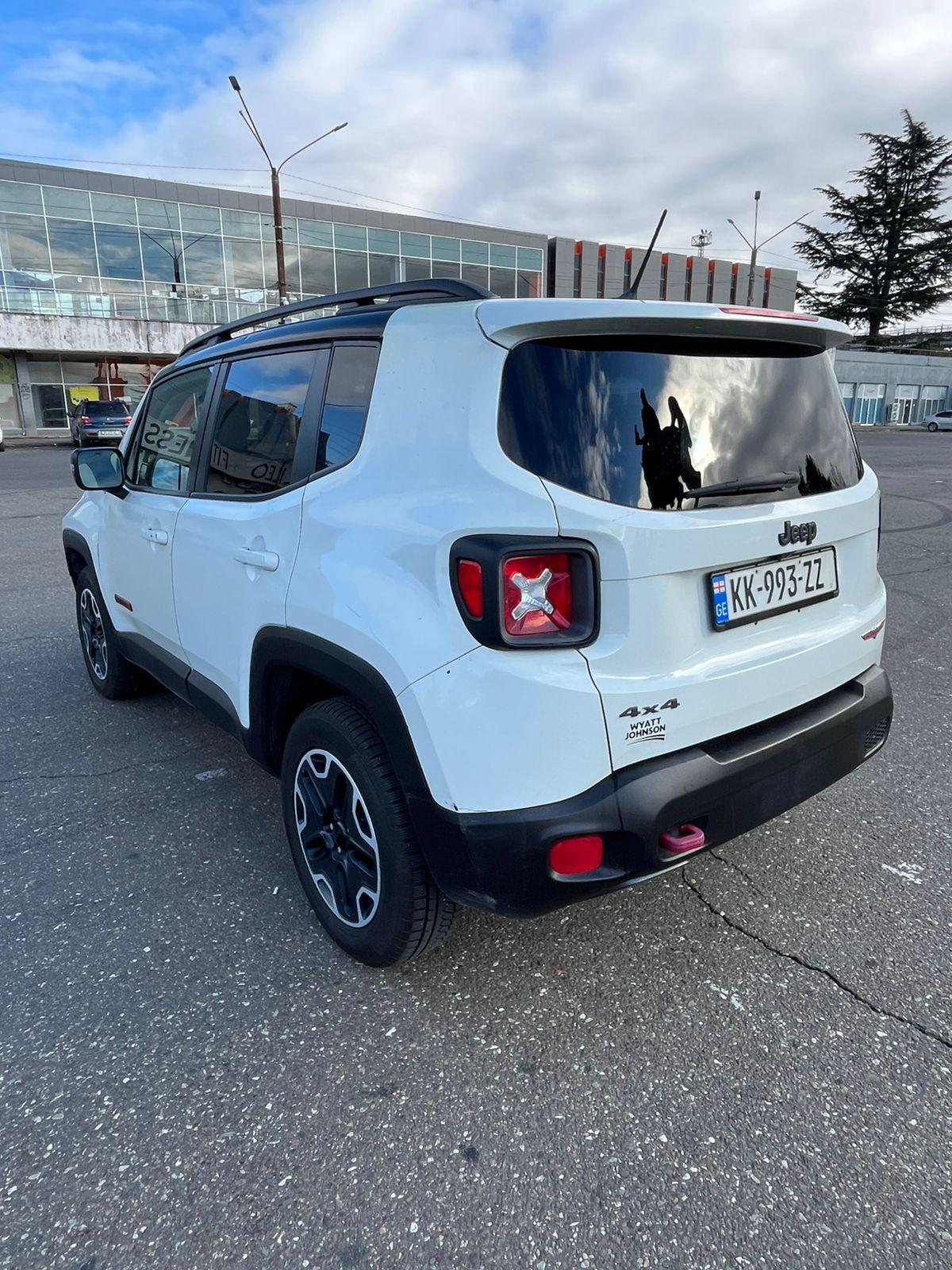 Jeep Renegade — exterior view 3