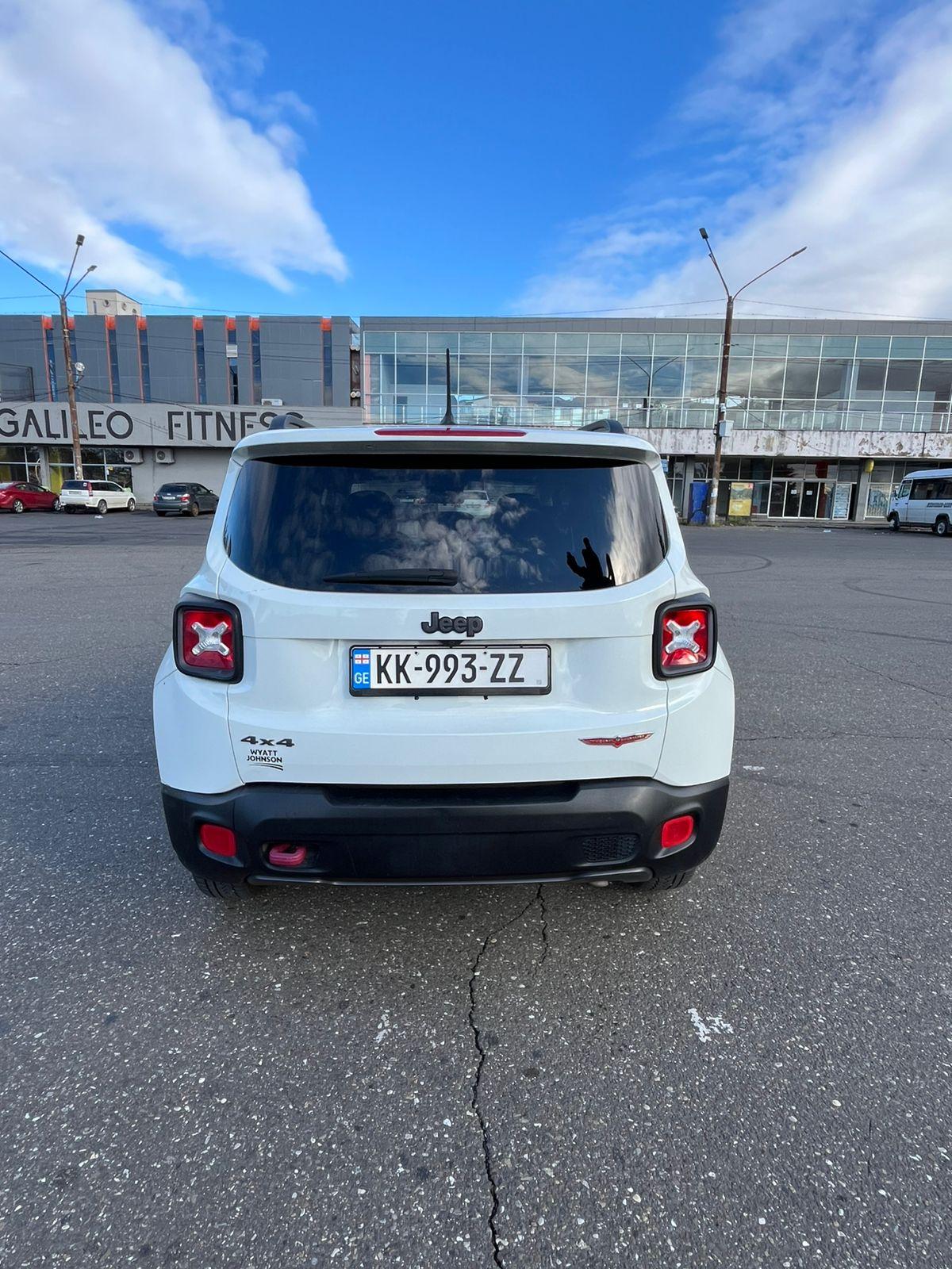 Jeep Renegade — exterior view 5