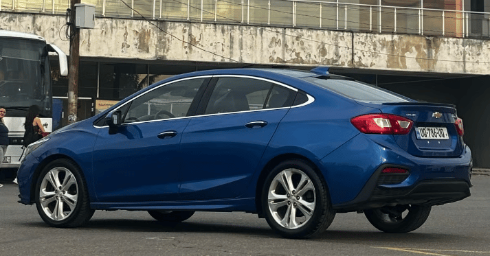 Chevrolet Cruze — exterior view 5