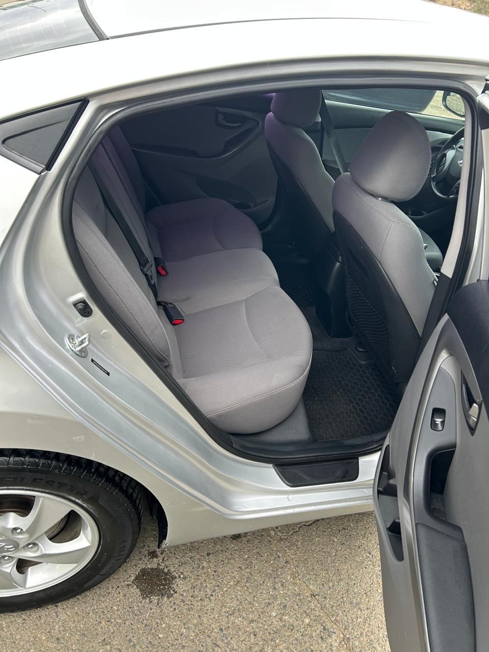 Hyundai Elantra — exterior view 10
