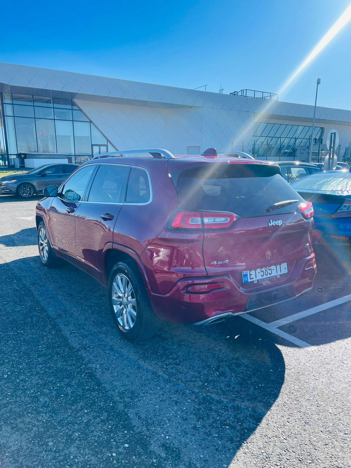 Jeep Cherokee — exterior view 6