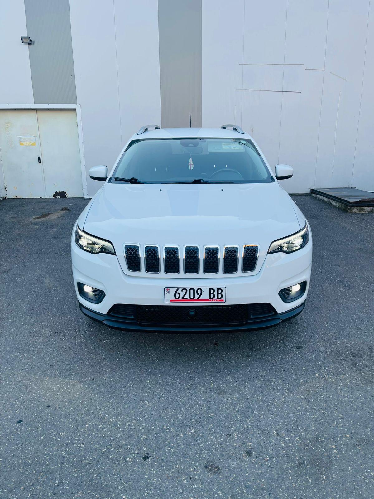 Jeep Cherokee — exterior view 2