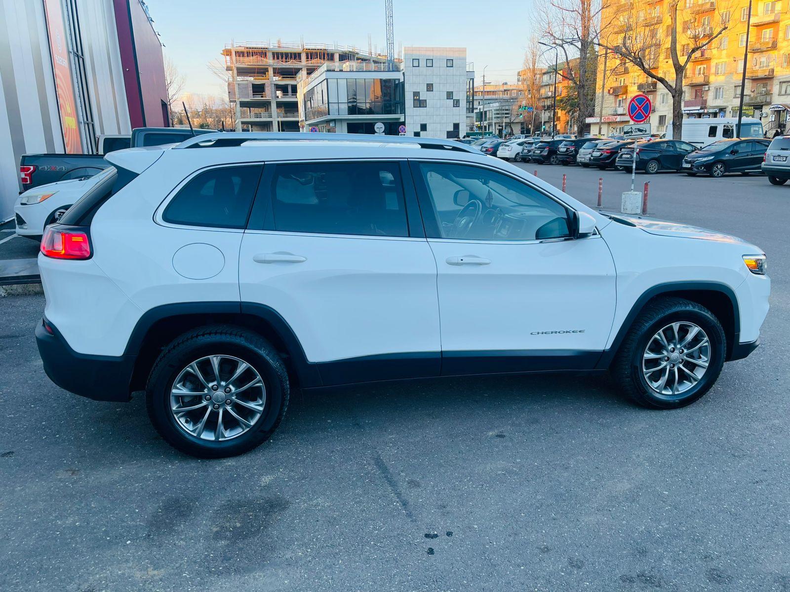 Jeep Cherokee — exterior view 7