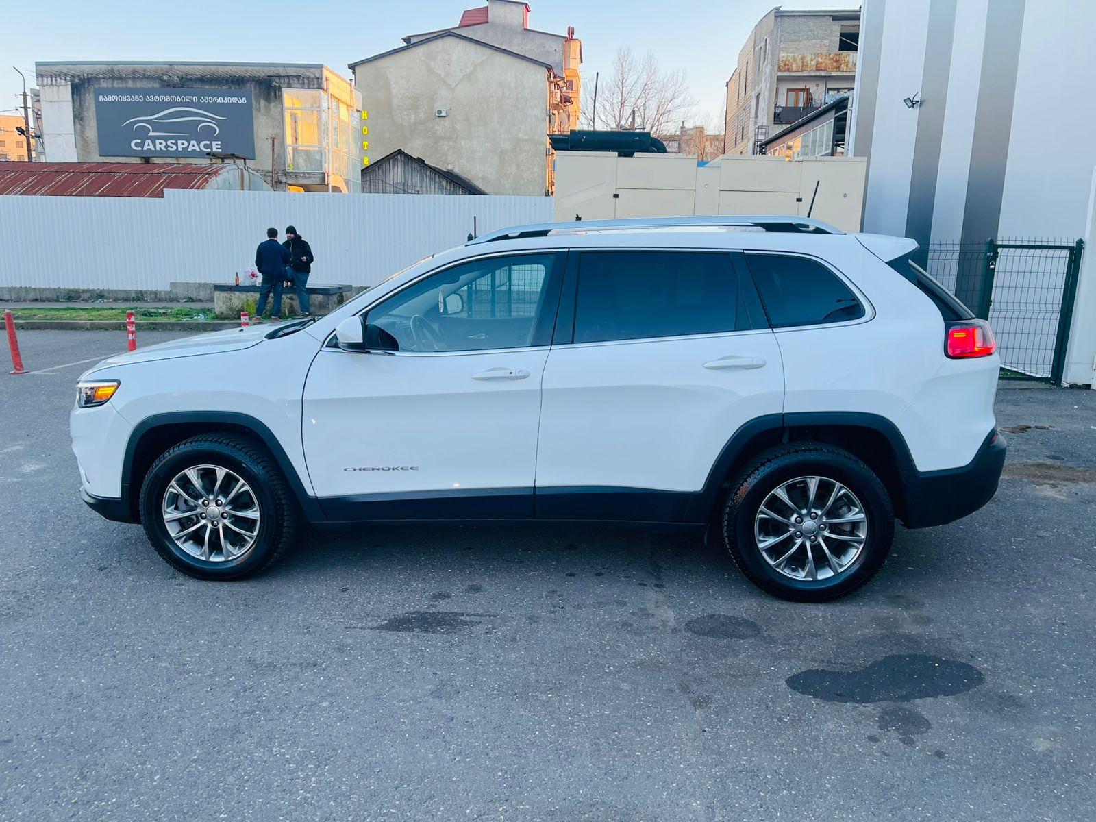 Jeep Cherokee — exterior view 8