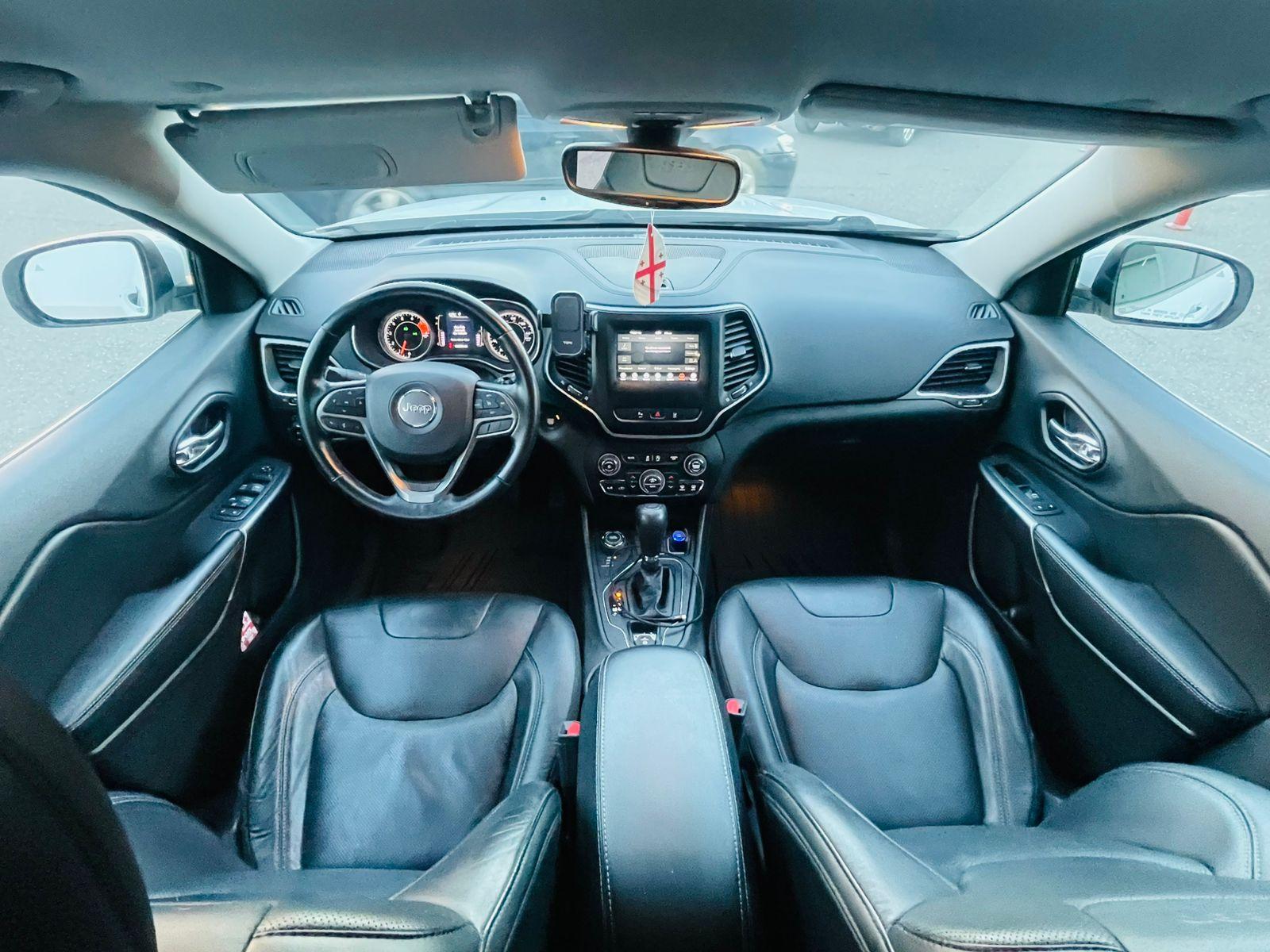 Jeep Cherokee — exterior view 9