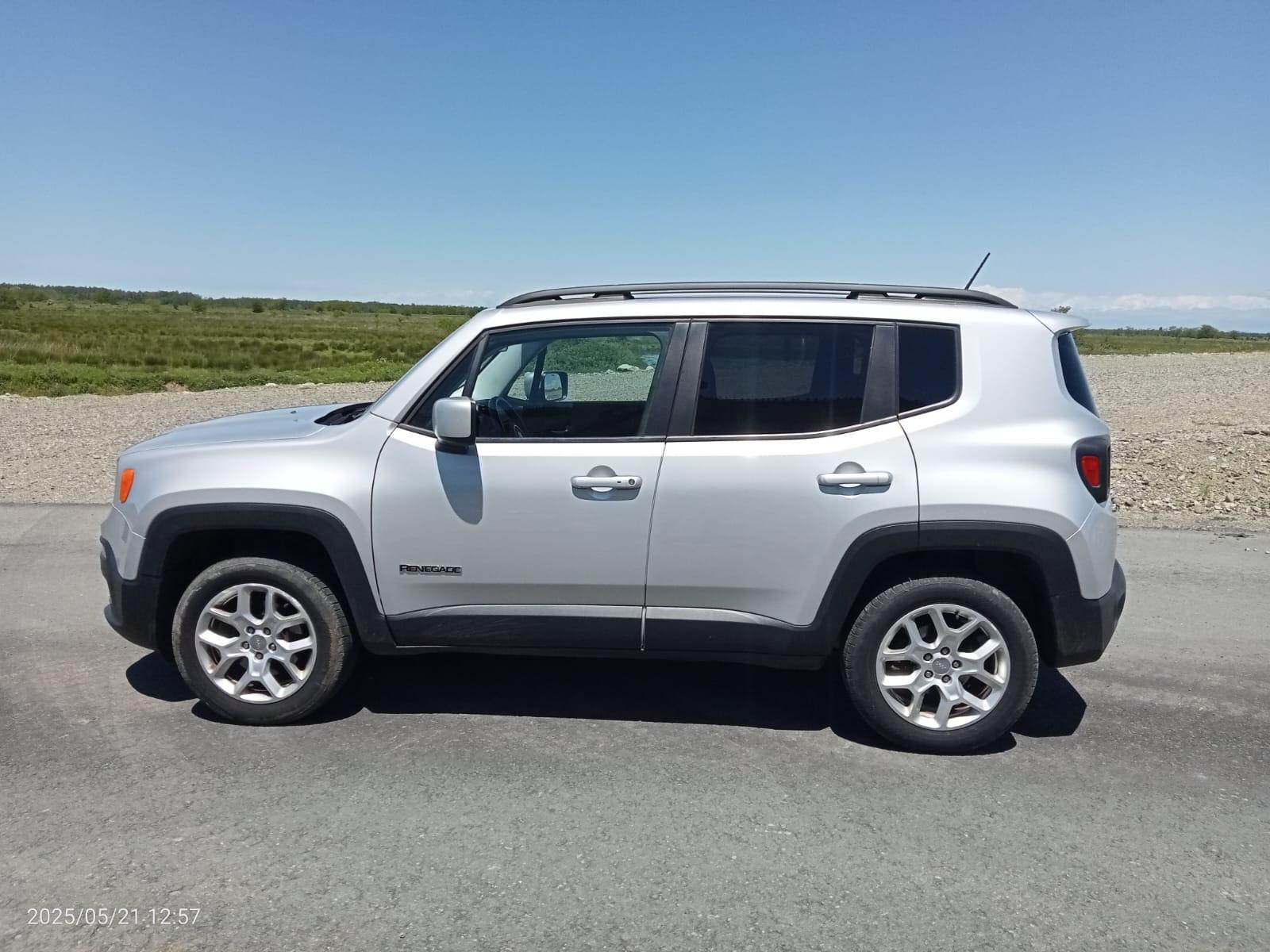 Jeep Renegade — exterior view 4