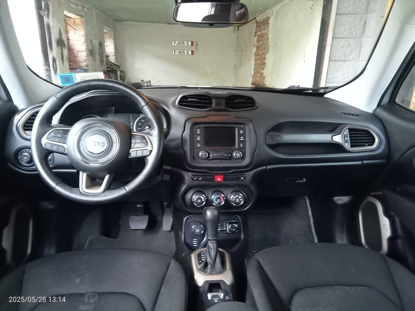 Jeep Renegade — exterior view 6