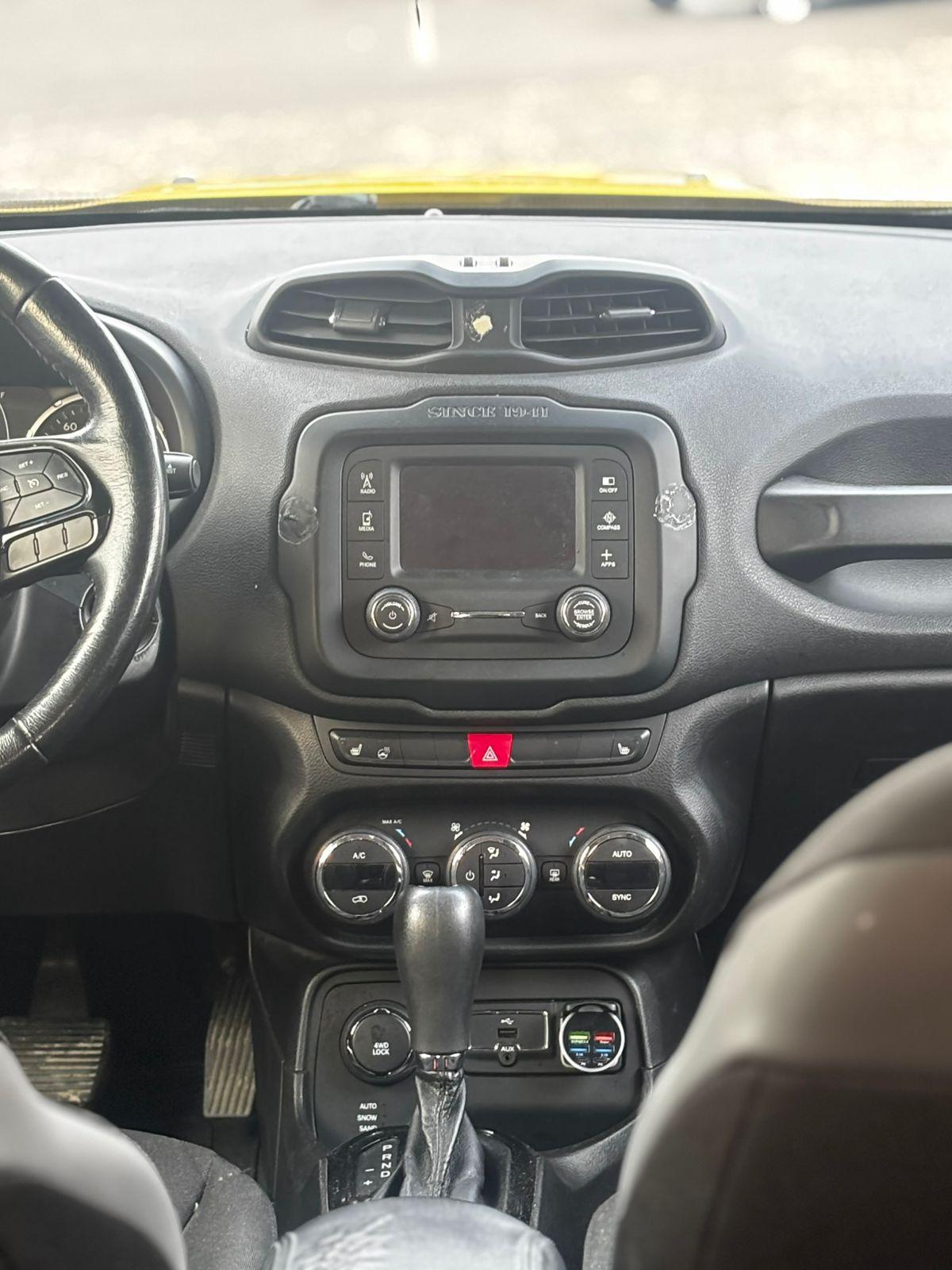 Jeep Renegade — exterior view 6
