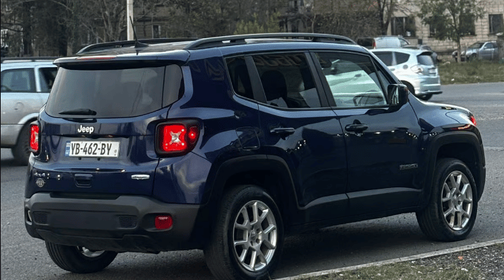 Jeep Renegade — exterior view 2