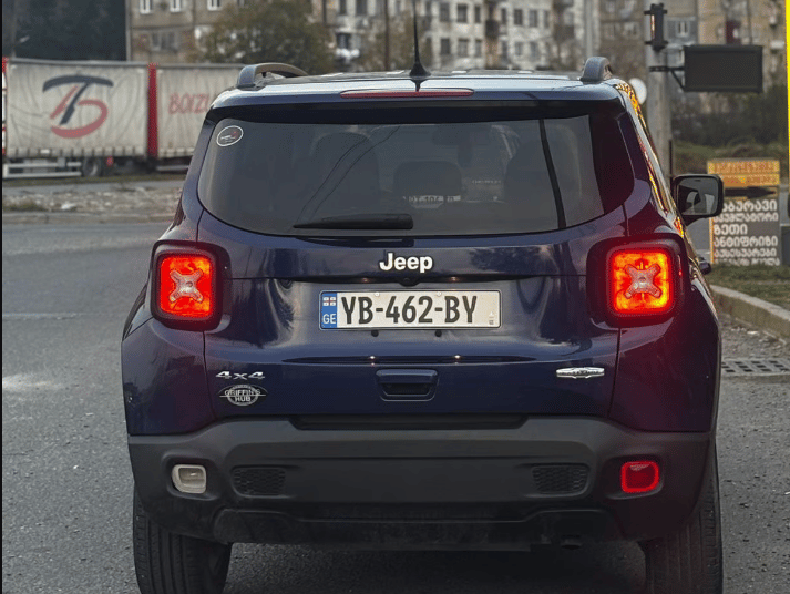Jeep Renegade — exterior view 5