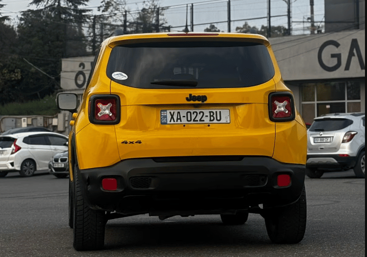 Jeep Renegade — exterior view 4