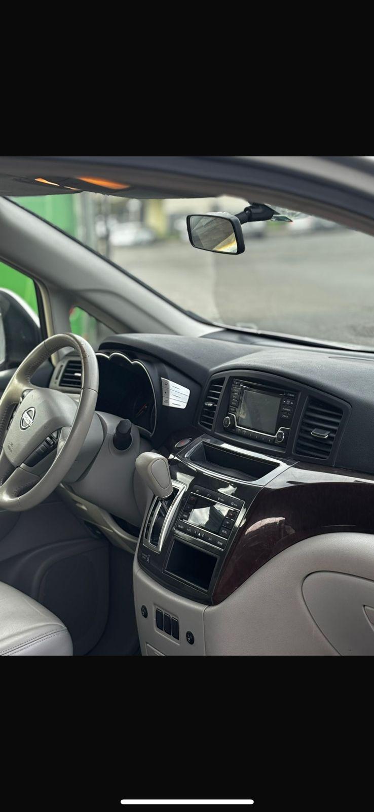 Nissan Quest — exterior view 6