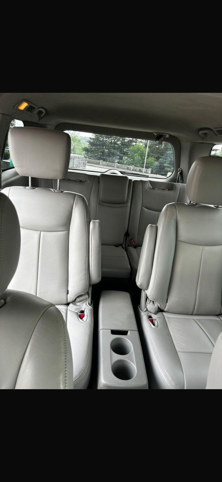 Nissan Quest — exterior view 8