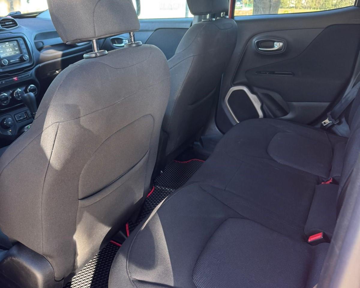 Jeep Renegade — exterior view 8