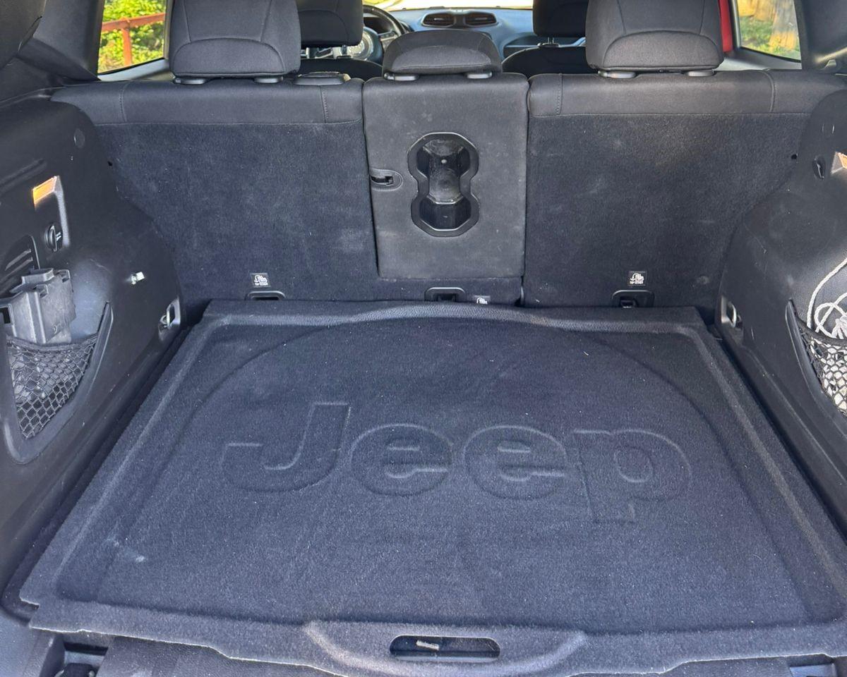 Jeep Renegade — exterior view 9
