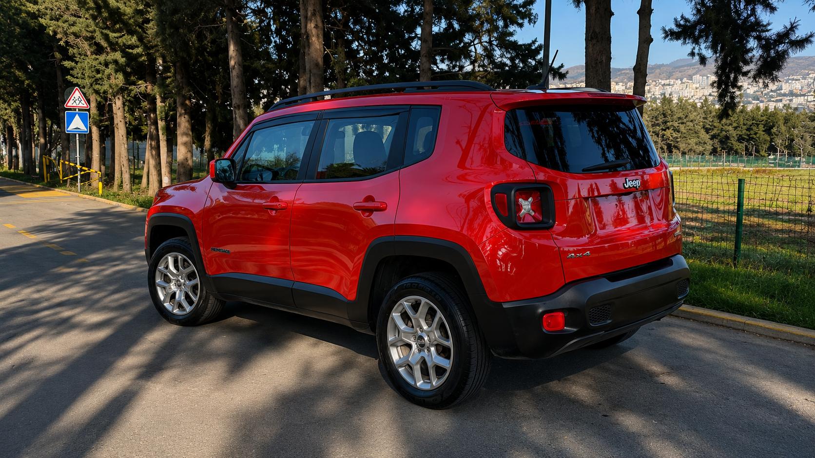 Jeep Renegade — exterior view 5