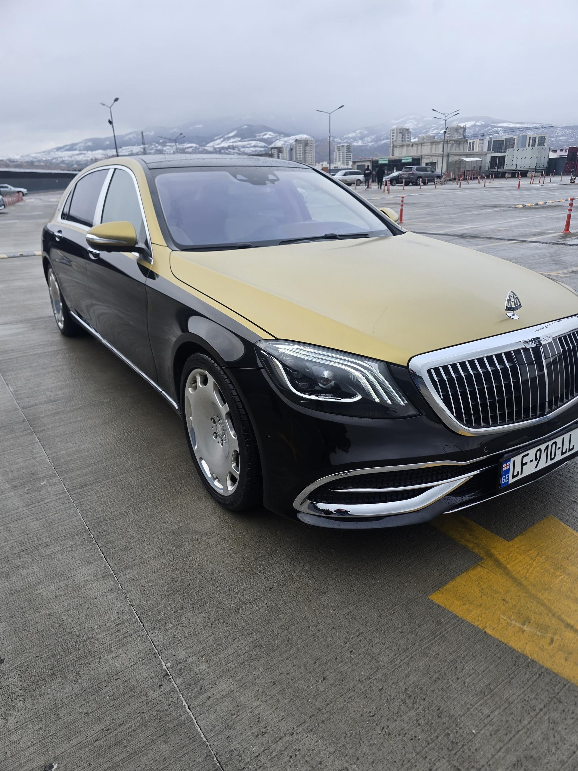 Mercedes-Benz maybach — exterior view 3