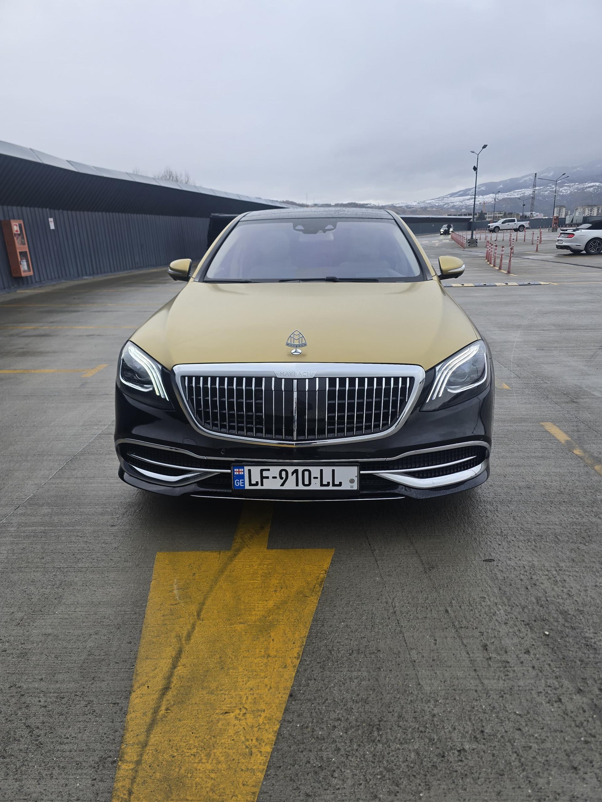 Mercedes-Benz maybach — exterior view 4