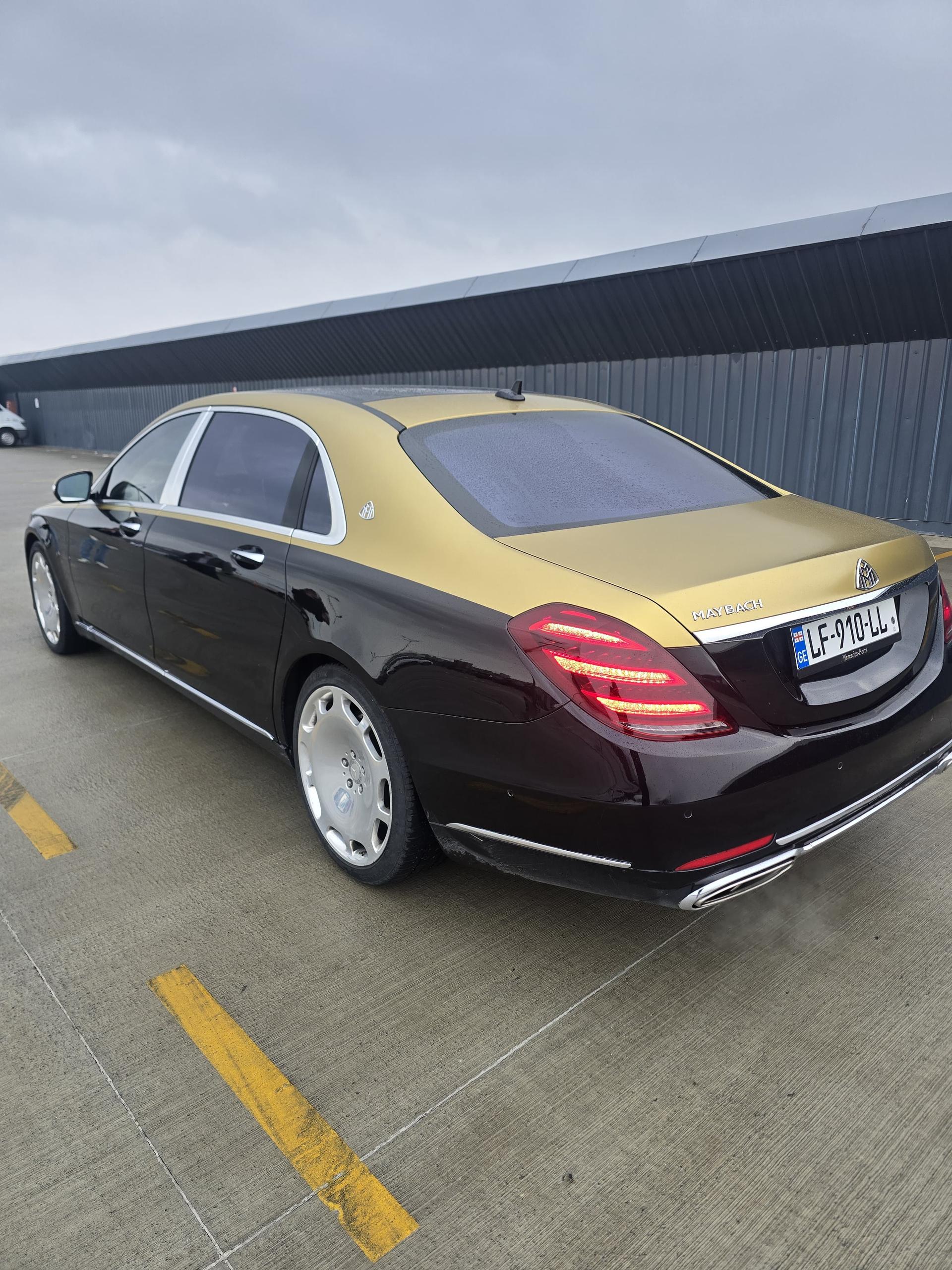 Mercedes-Benz maybach — exterior view 6