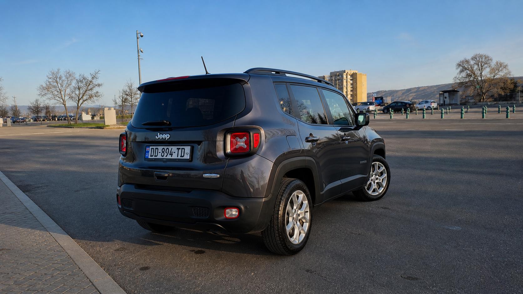 Jeep Renegade — exterior view 3