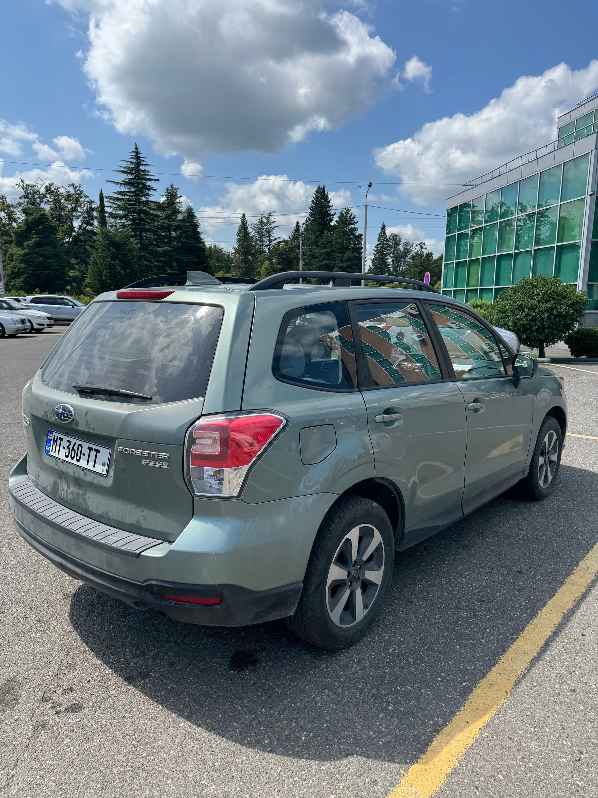 Subaru Forester — exterior view 3