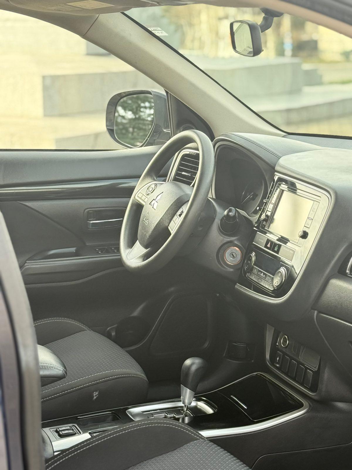 Mitsubishi Outlander — exterior view 8