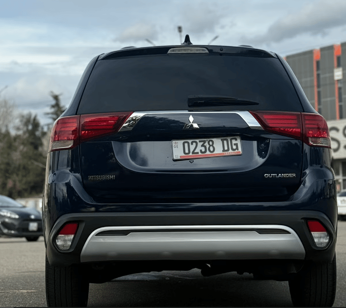 Mitsubishi Outlander — exterior view 7
