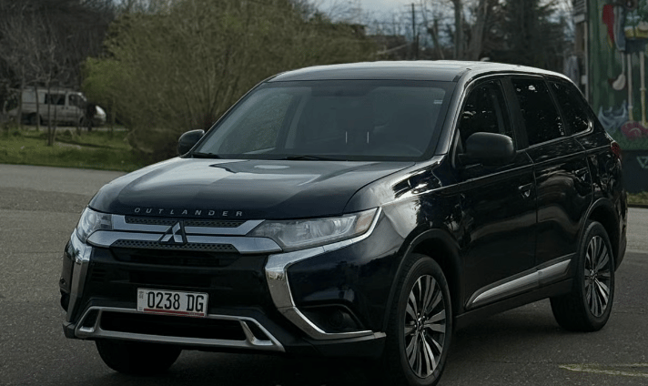 Mitsubishi Outlander — exterior view 4