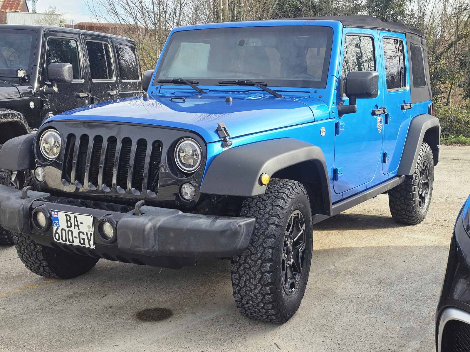 Jeep Wrangler — exterior view 2