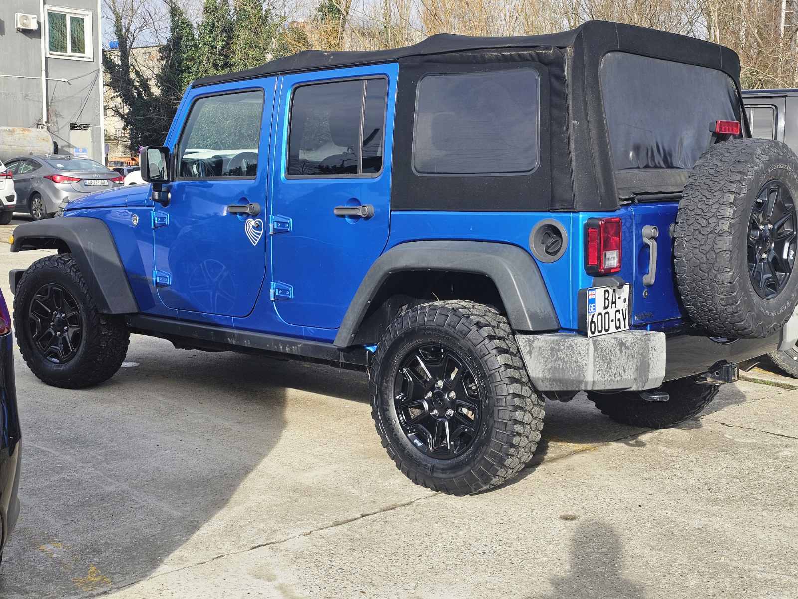 Jeep Wrangler — exterior view 3