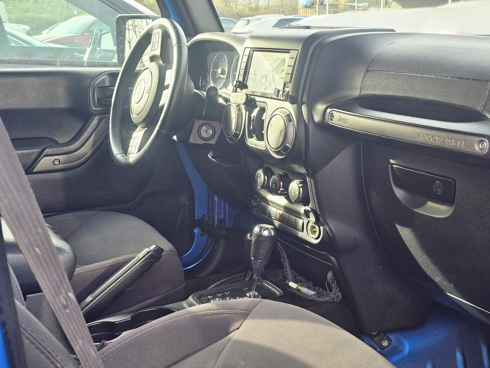 Jeep Wrangler — exterior view 5