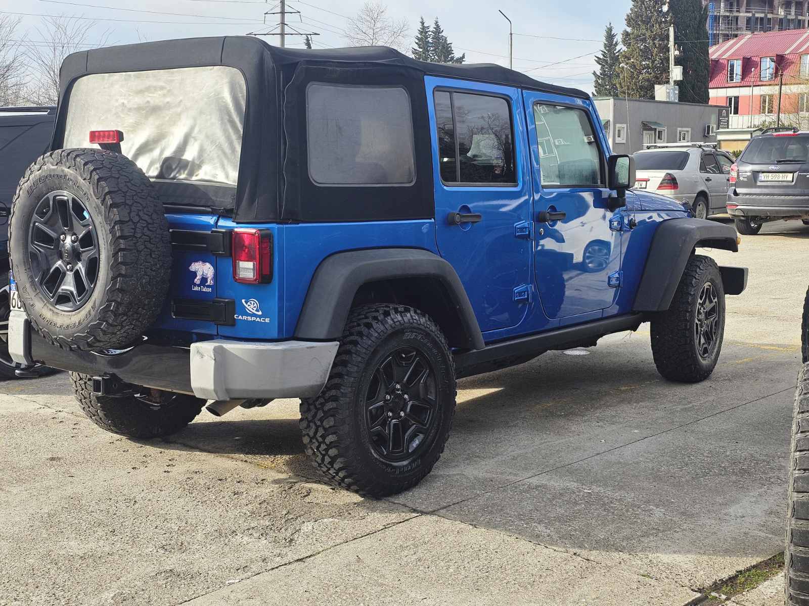 Jeep Wrangler — exterior view 7