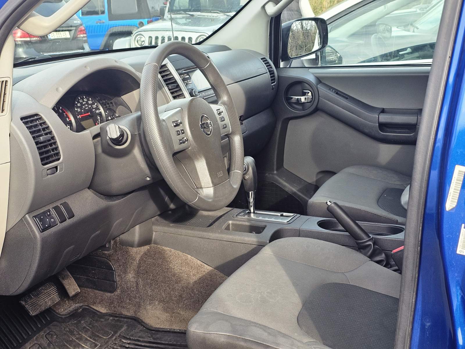 Nissan Xterra — exterior view 3