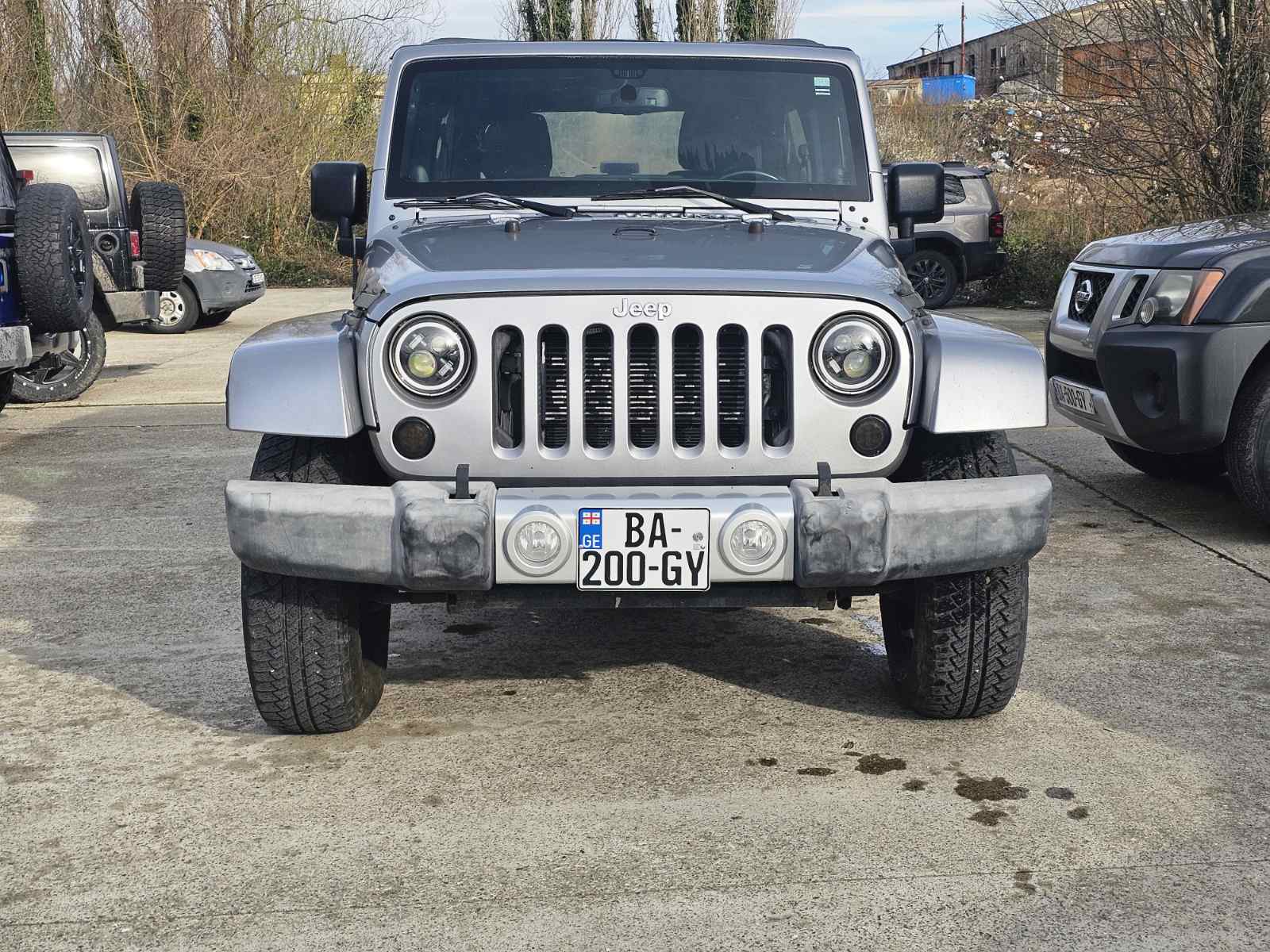 Jeep Wrangler — exterior view 2