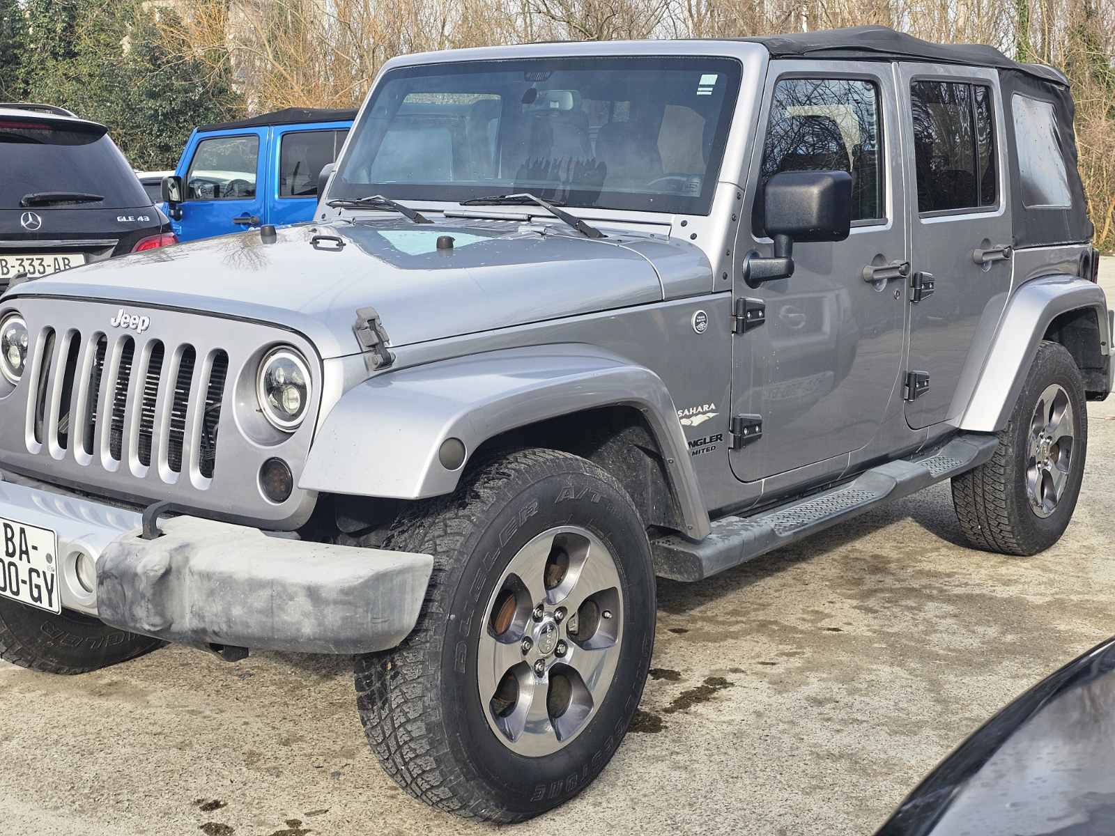 Jeep Wrangler — exterior view 3