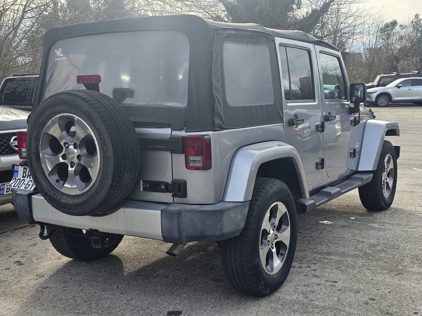 Jeep Wrangler — exterior view 4