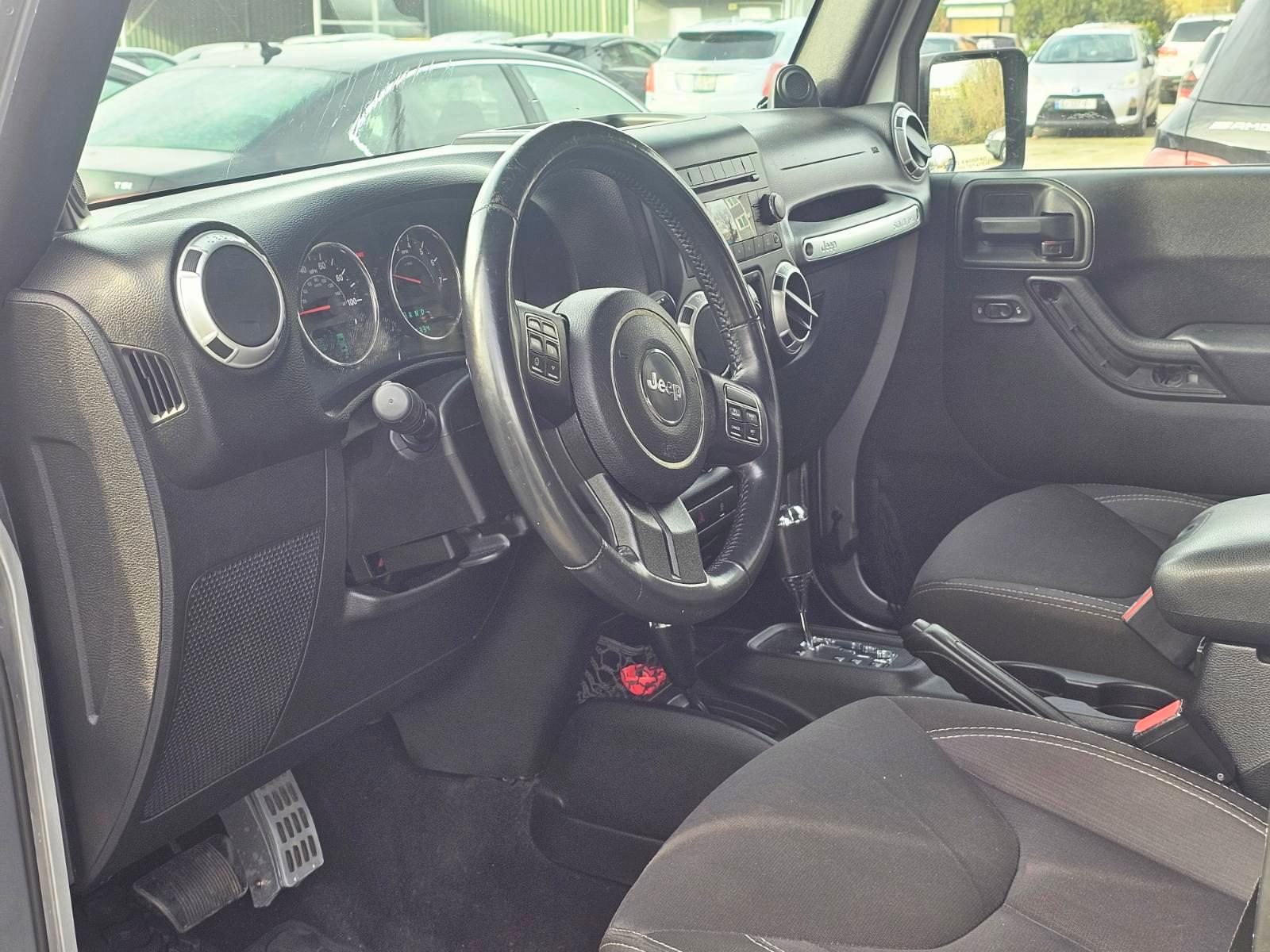 Jeep Wrangler — exterior view 6